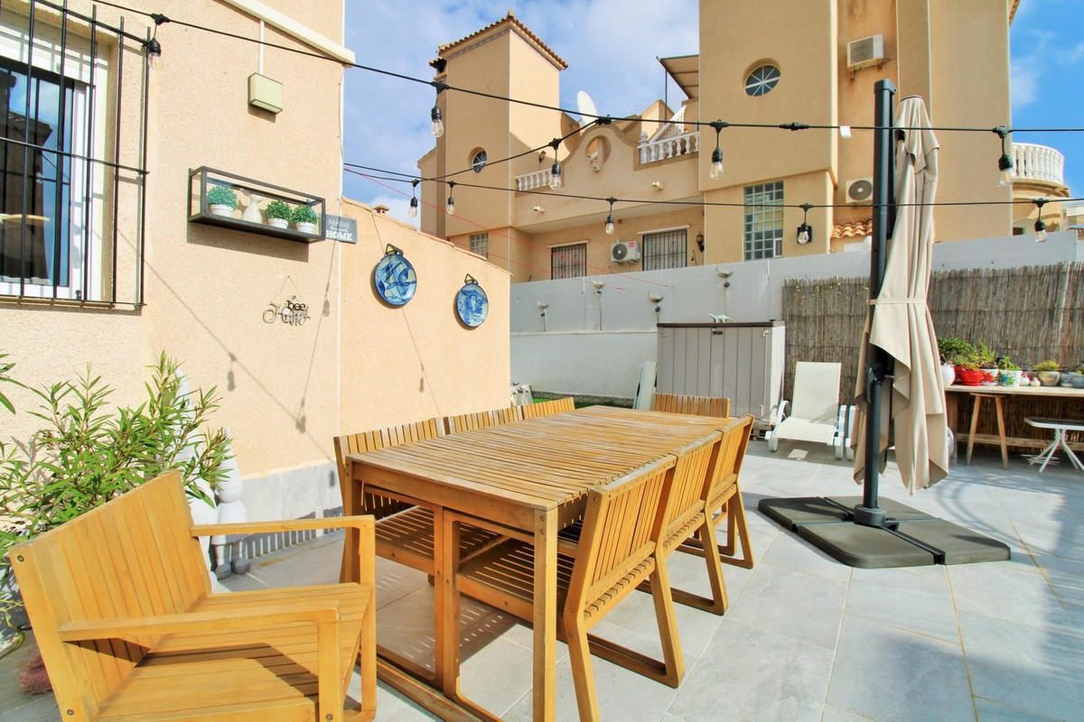 For sale - 2 Bedroom 2 Bathroom House - Townhouse in Orihuela - Villamartin  - Alicante