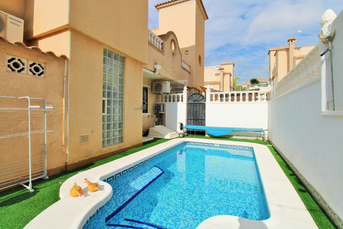 For sale - 2 Bedroom 2 Bathroom House - Townhouse in Orihuela - Villamartin  - Alicante