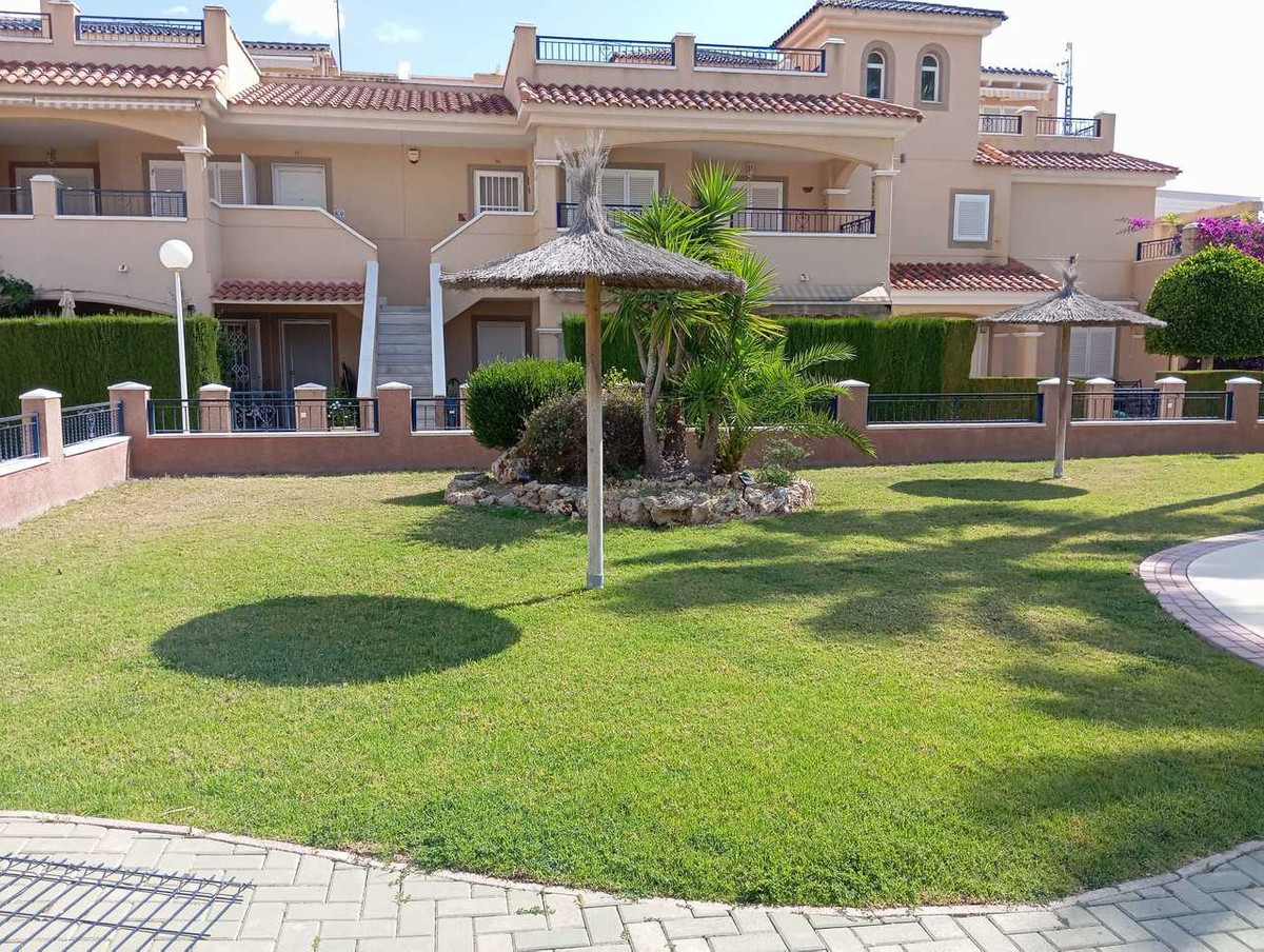 For sale - 3 Bedroom 2 Bathroom House - Townhouse in Orihuela - Mil Palmeras  - Alicante