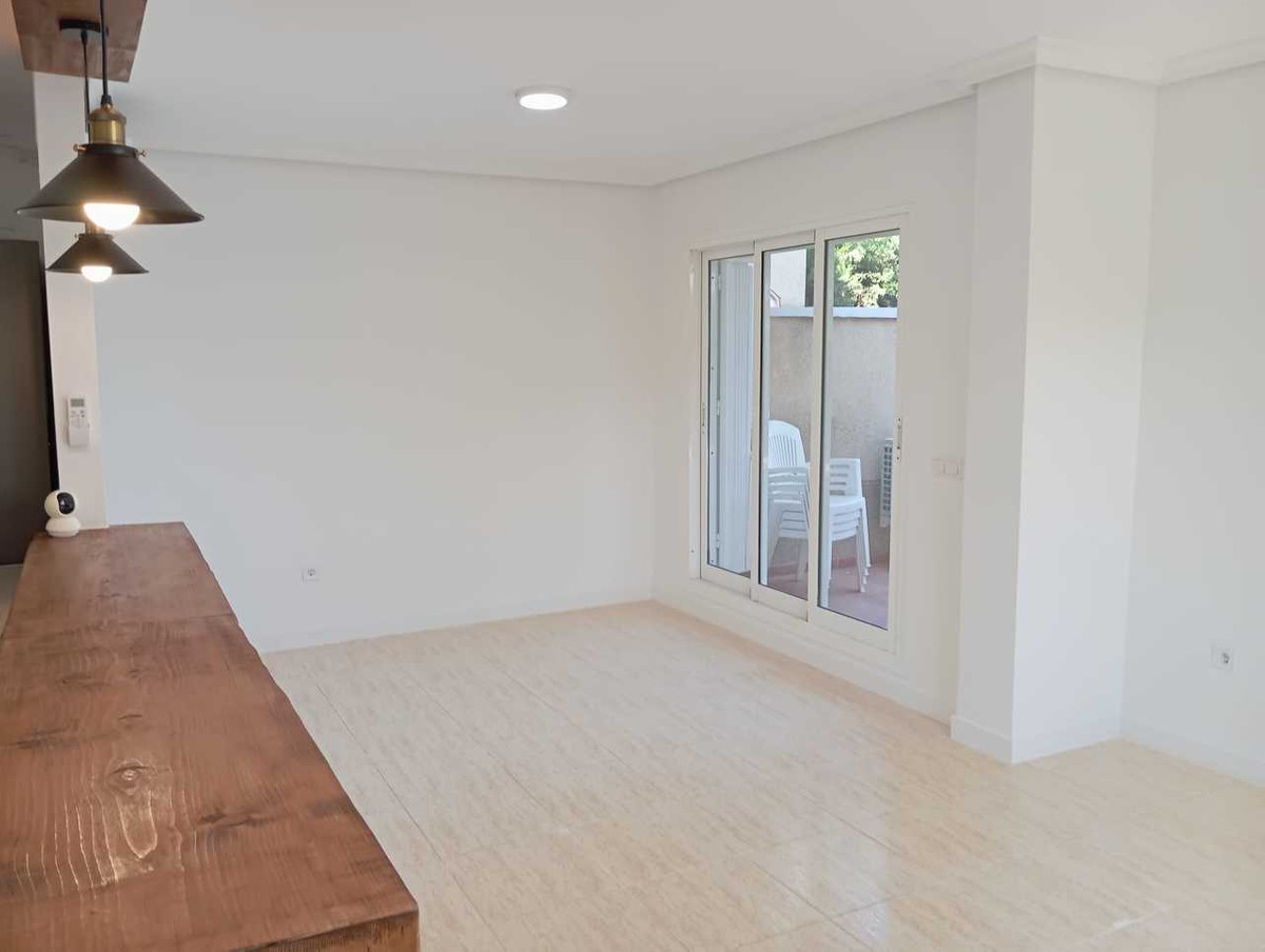 For sale - 3 Bedroom 2 Bathroom House - Townhouse in Orihuela - Mil Palmeras  - Alicante