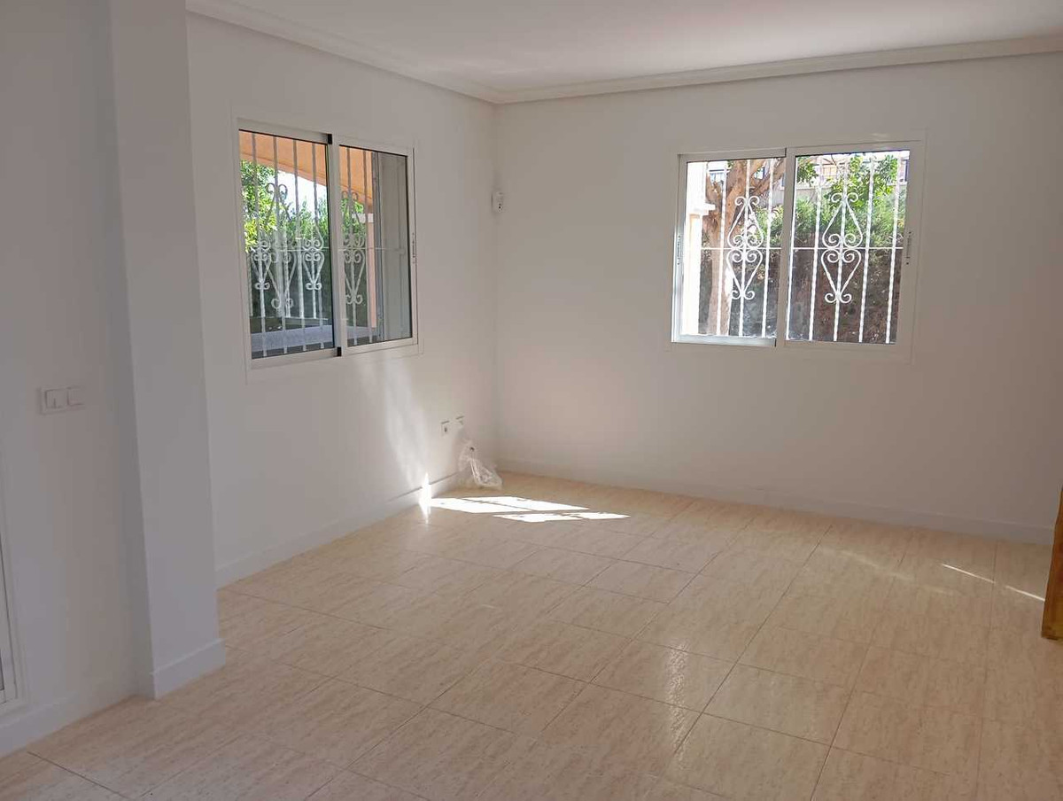 For sale - 3 Bedroom 2 Bathroom House - Townhouse in Orihuela - Mil Palmeras  - Alicante