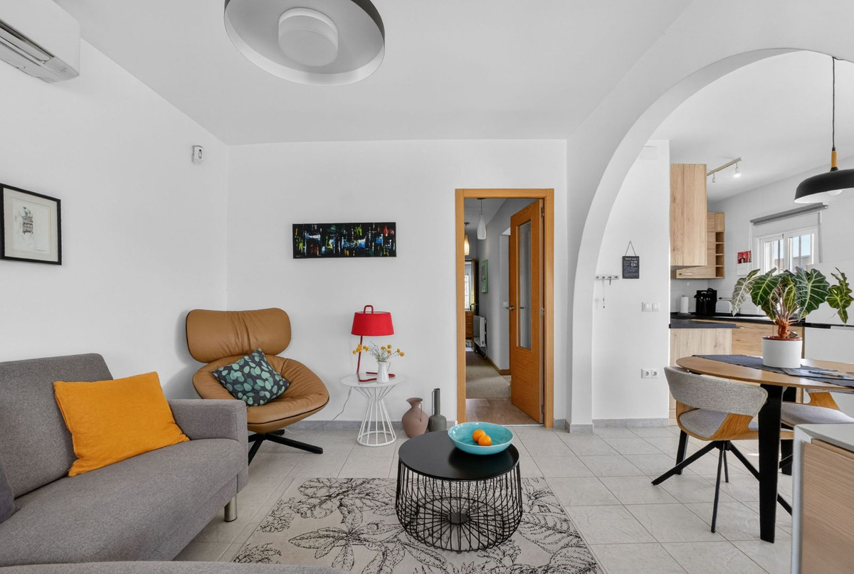 For sale - 3 Bedroom 2 Bathroom House - Semi-Detached House in Torrevieja - Torrevieja Centro  - Alicante