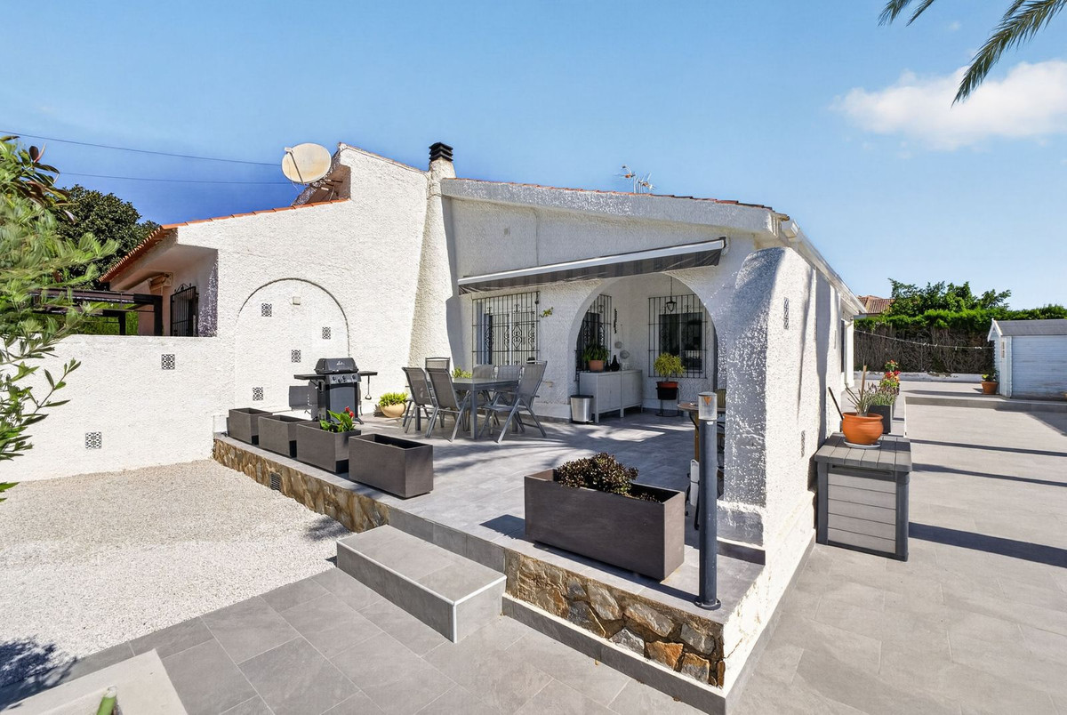 For sale - 3 Bedroom 2 Bathroom House - Semi-Detached House in Torrevieja - Torrevieja Centro  - Alicante