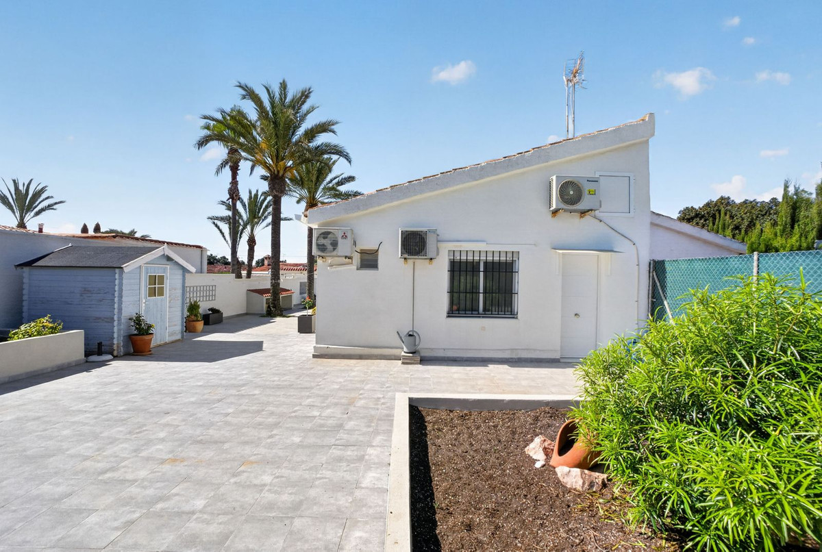 For sale - 3 Bedroom 2 Bathroom House - Semi-Detached House in Torrevieja - Torrevieja Centro  - Alicante