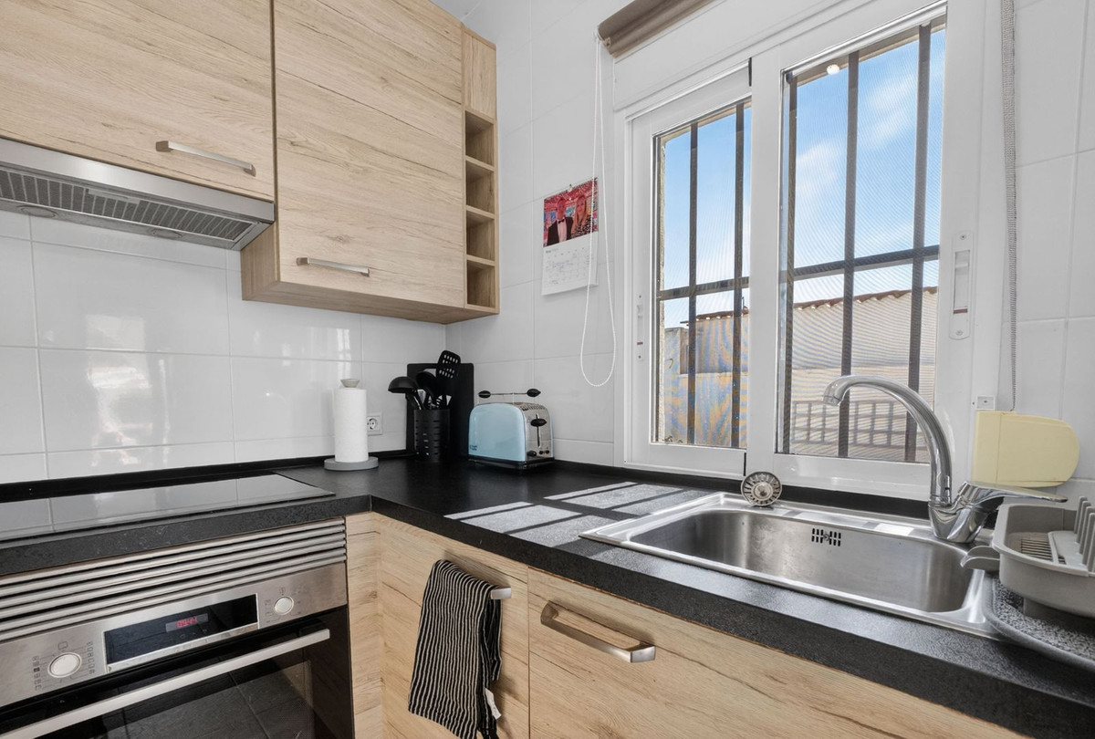 For sale - 3 Bedroom 2 Bathroom House - Semi-Detached House in Torrevieja - Torrevieja Centro  - Alicante
