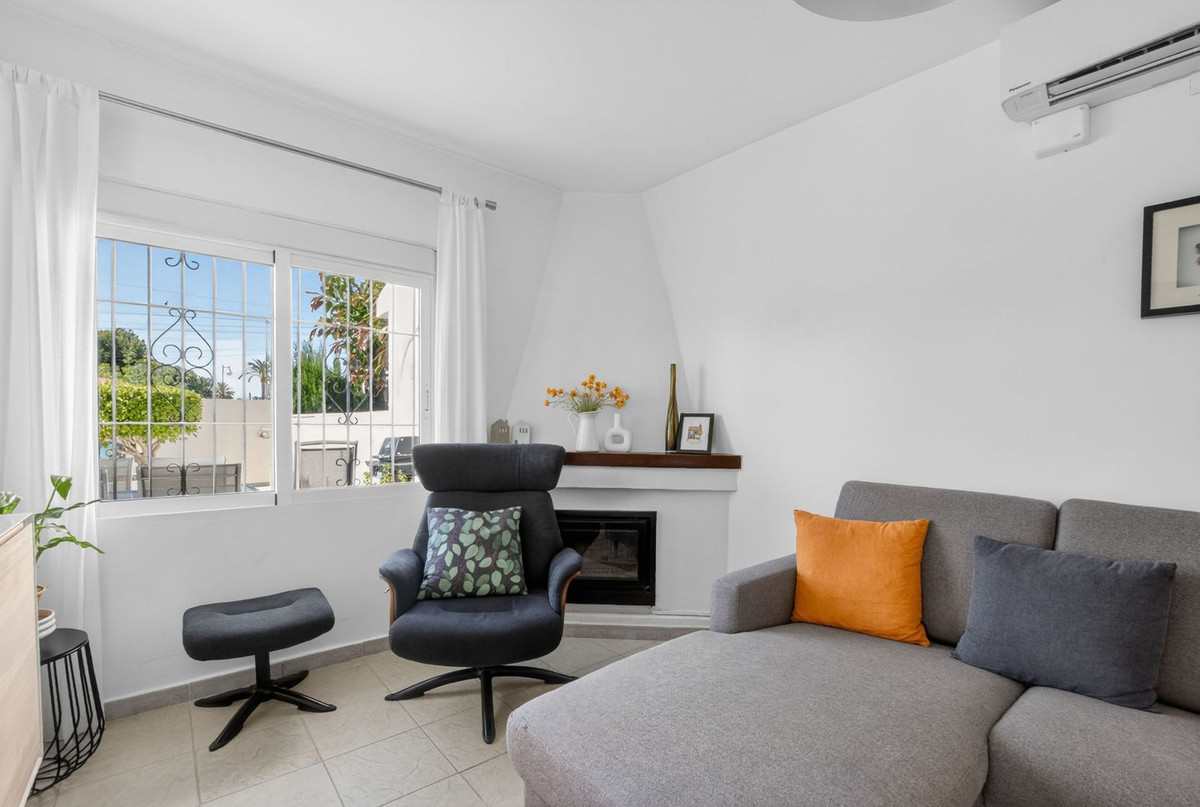For sale - 3 Bedroom 2 Bathroom House - Semi-Detached House in Torrevieja - Torrevieja Centro  - Alicante
