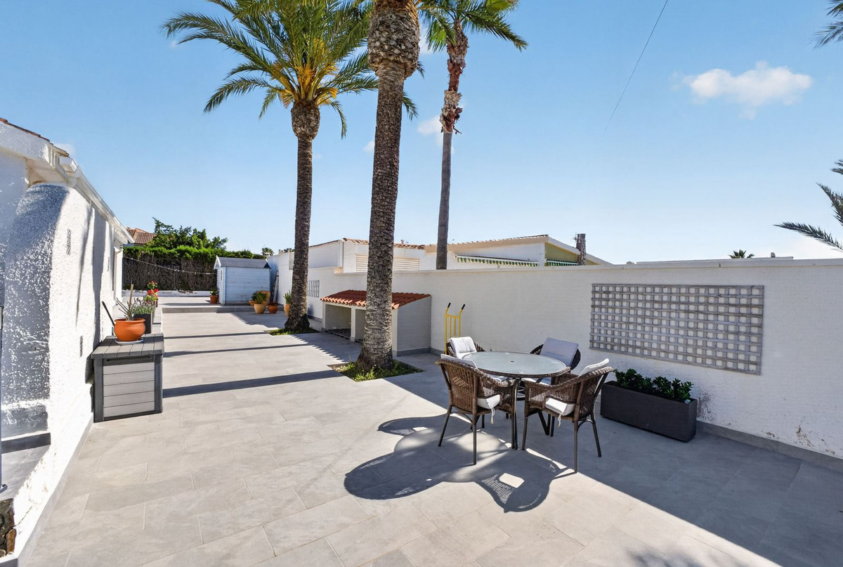 For sale - 3 Bedroom 2 Bathroom House - Semi-Detached House in Torrevieja - Torrevieja Centro  - Alicante