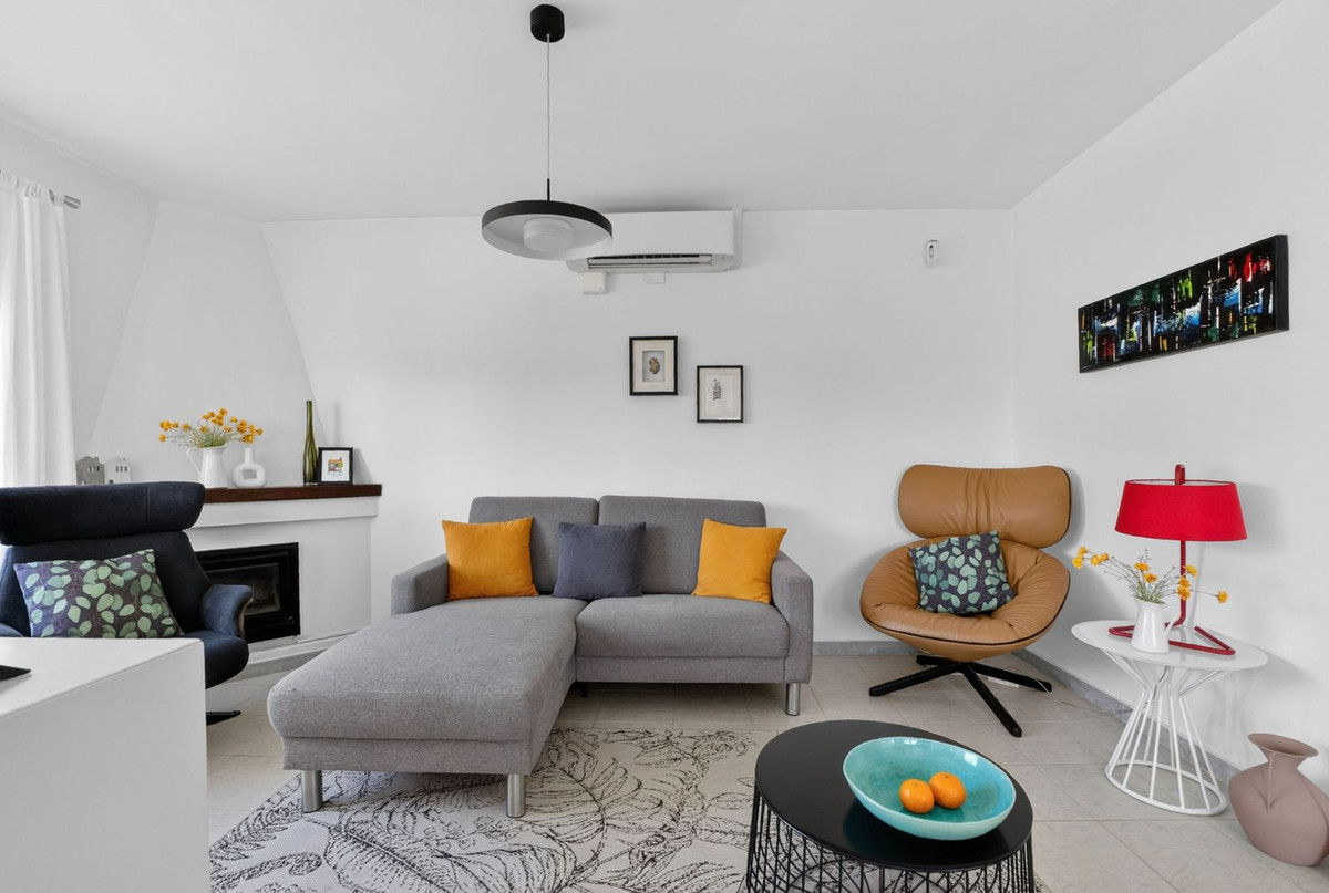 For sale - 3 Bedroom 2 Bathroom House - Semi-Detached House in Torrevieja - Torrevieja Centro  - Alicante