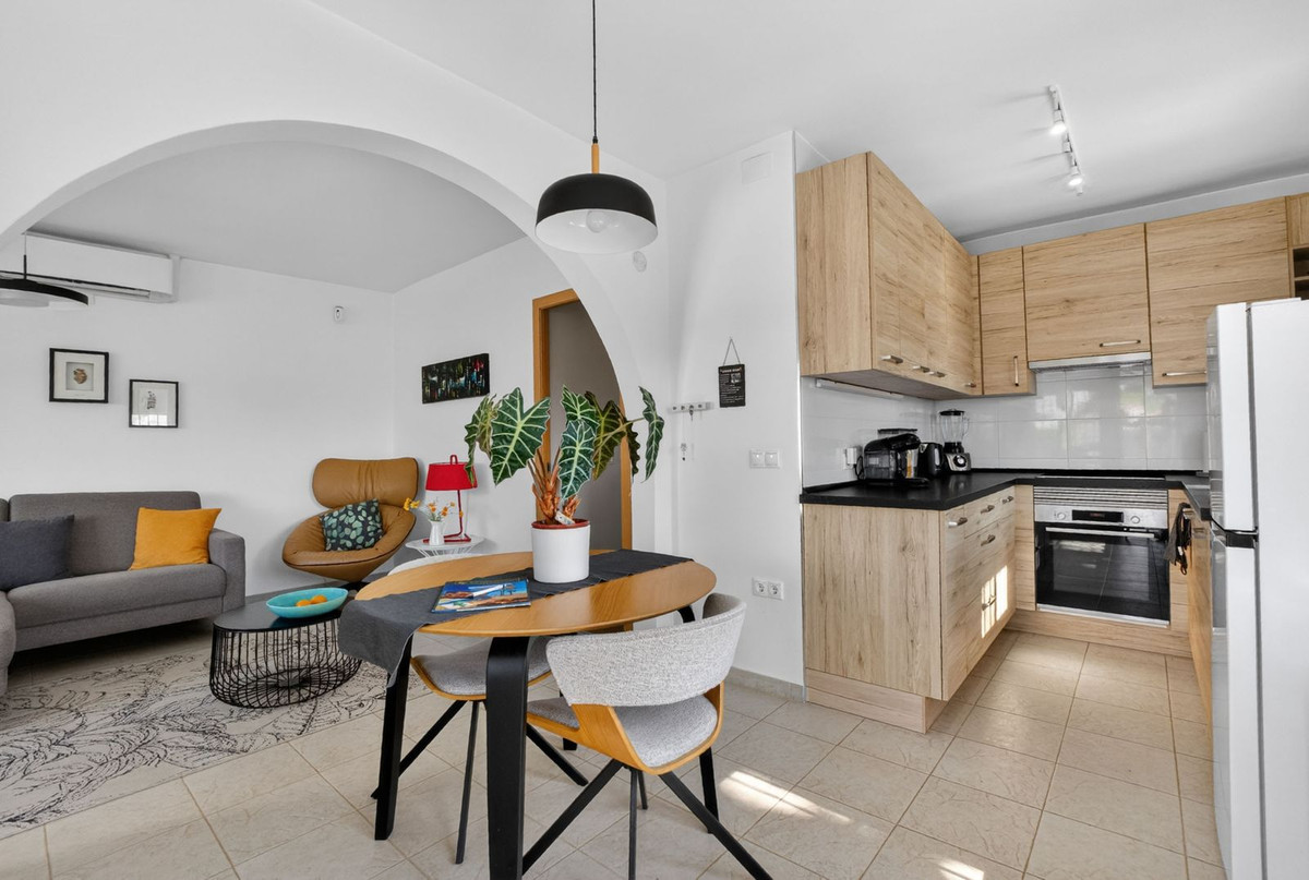 For sale - 3 Bedroom 2 Bathroom House - Semi-Detached House in Torrevieja - Torrevieja Centro  - Alicante