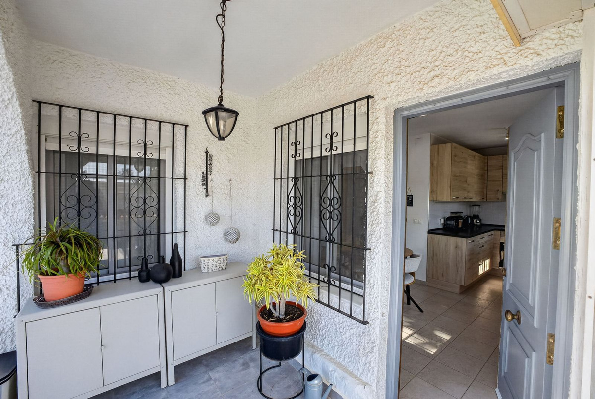For sale - 3 Bedroom 2 Bathroom House - Semi-Detached House in Torrevieja - Torrevieja Centro  - Alicante