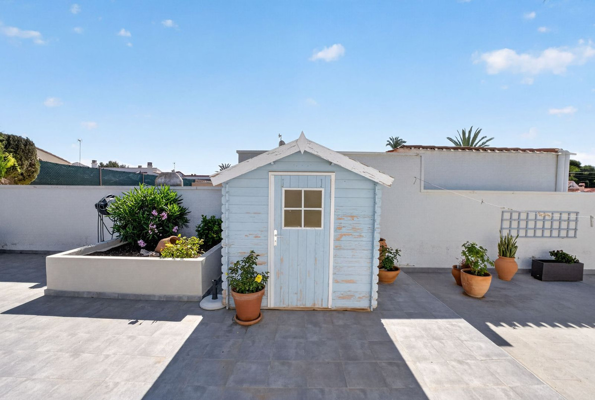 For sale - 3 Bedroom 2 Bathroom House - Semi-Detached House in Torrevieja - Torrevieja Centro  - Alicante