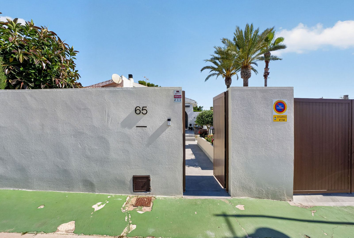 For sale - 3 Bedroom 2 Bathroom House - Semi-Detached House in Torrevieja - Torrevieja Centro  - Alicante