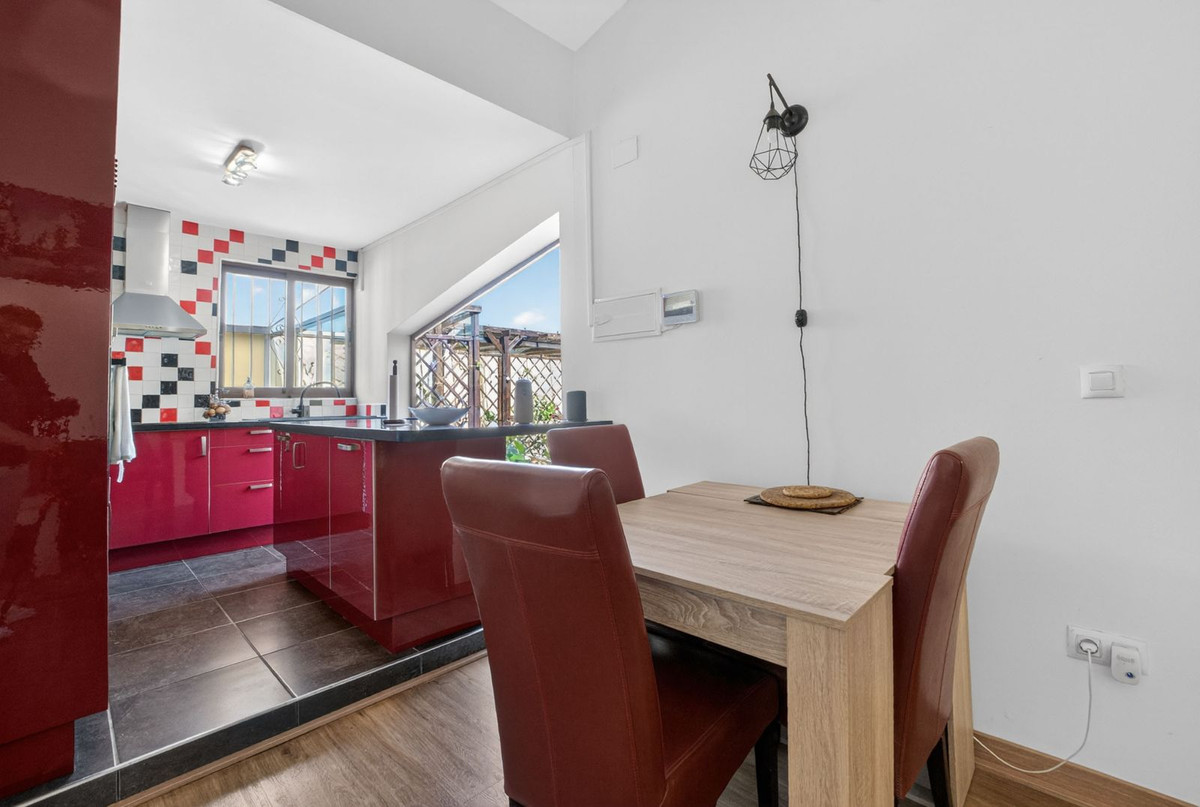 For sale - 3 Bedroom 3 Bathroom House - Semi-Detached House in Torrevieja - Torrevieja Centro  - Alicante