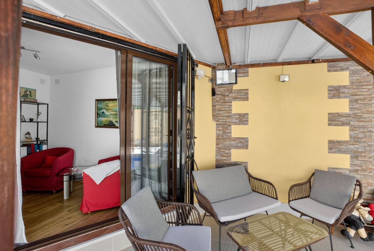 For sale - 3 Bedroom 3 Bathroom House - Semi-Detached House in Torrevieja - Torrevieja Centro  - Alicante