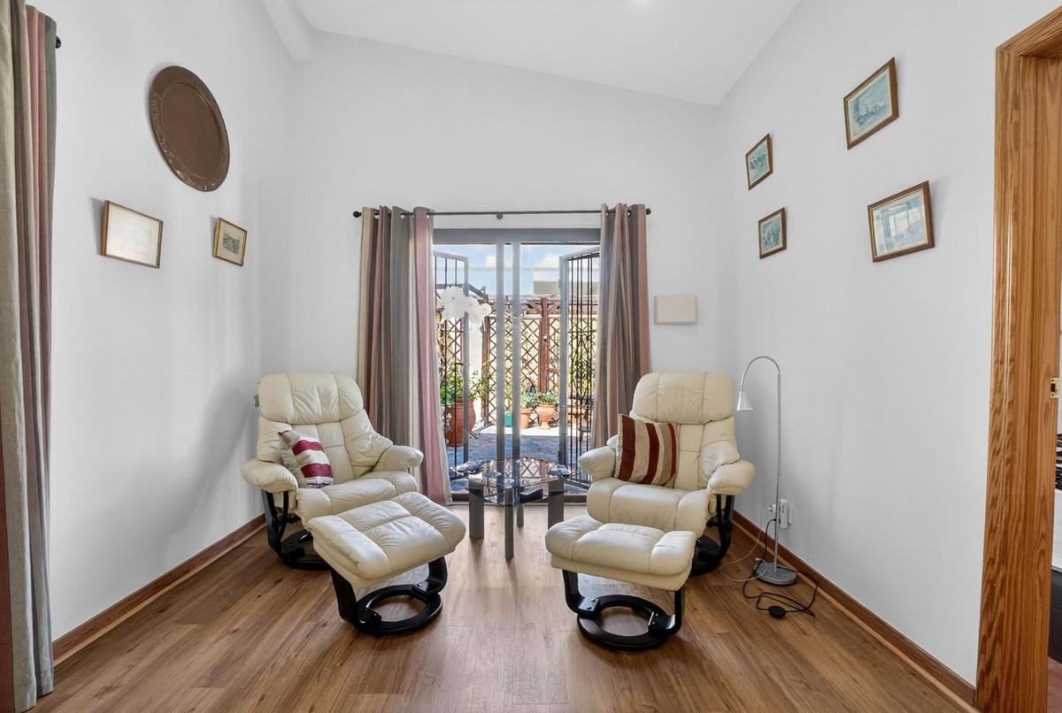 For sale - 3 Bedroom 3 Bathroom House - Semi-Detached House in Torrevieja - Torrevieja Centro  - Alicante