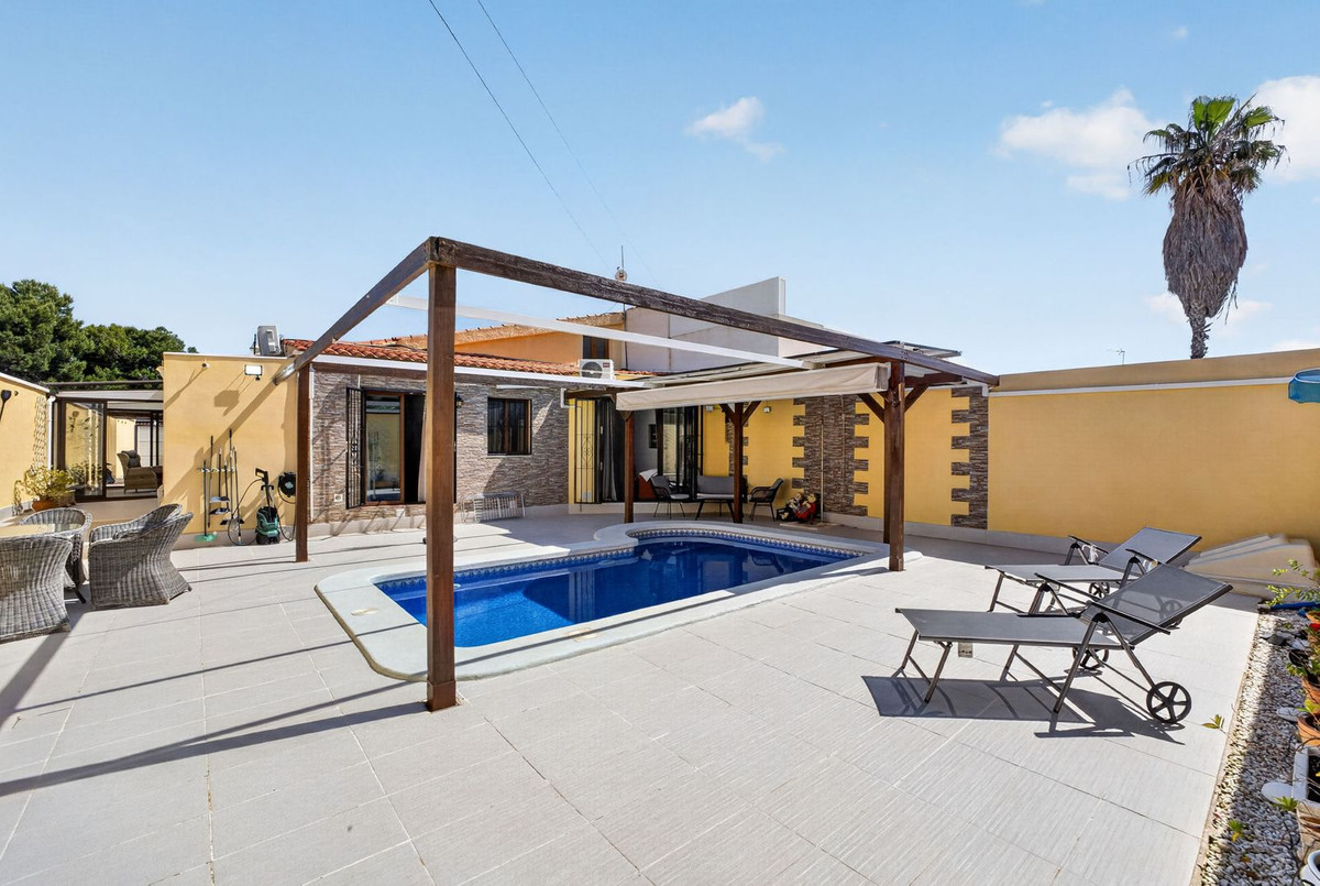 For sale - 3 Bedroom 3 Bathroom House - Semi-Detached House in Torrevieja - Torrevieja Centro  - Alicante