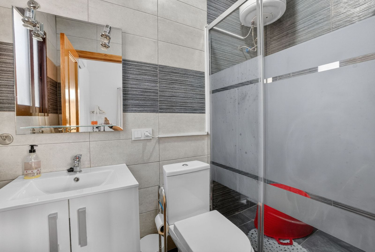 For sale - 3 Bedroom 3 Bathroom House - Semi-Detached House in Torrevieja - Torrevieja Centro  - Alicante