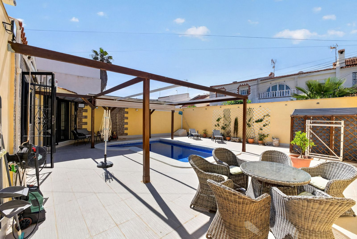For sale - 3 Bedroom 3 Bathroom House - Semi-Detached House in Torrevieja - Torrevieja Centro  - Alicante