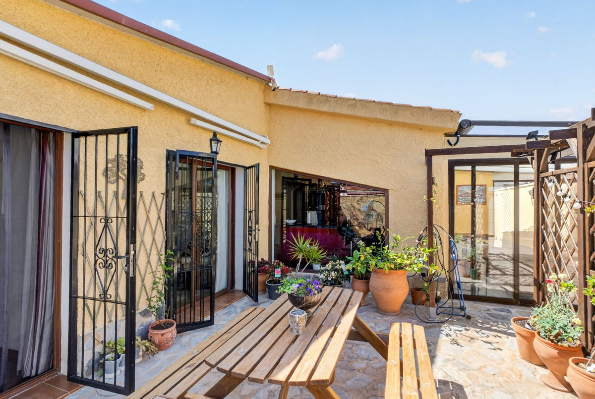 For sale - 3 Bedroom 3 Bathroom House - Semi-Detached House in Torrevieja - Torrevieja Centro  - Alicante