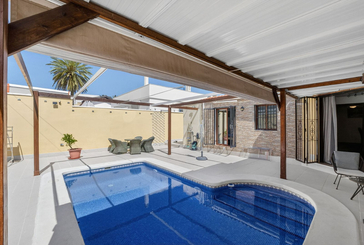 For sale - 3 Bedroom 3 Bathroom House - Semi-Detached House in Torrevieja - Torrevieja Centro  - Alicante