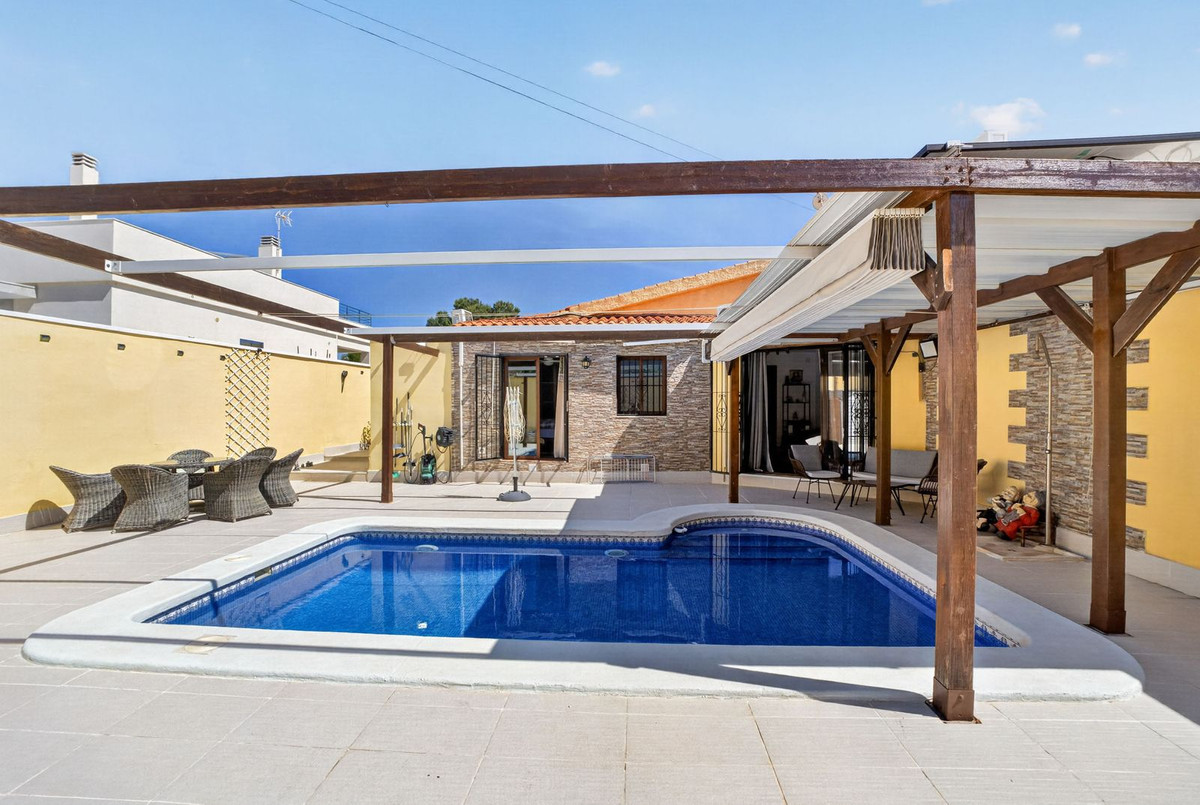 For sale - 3 Bedroom 3 Bathroom House - Semi-Detached House in Torrevieja - Torrevieja Centro  - Alicante