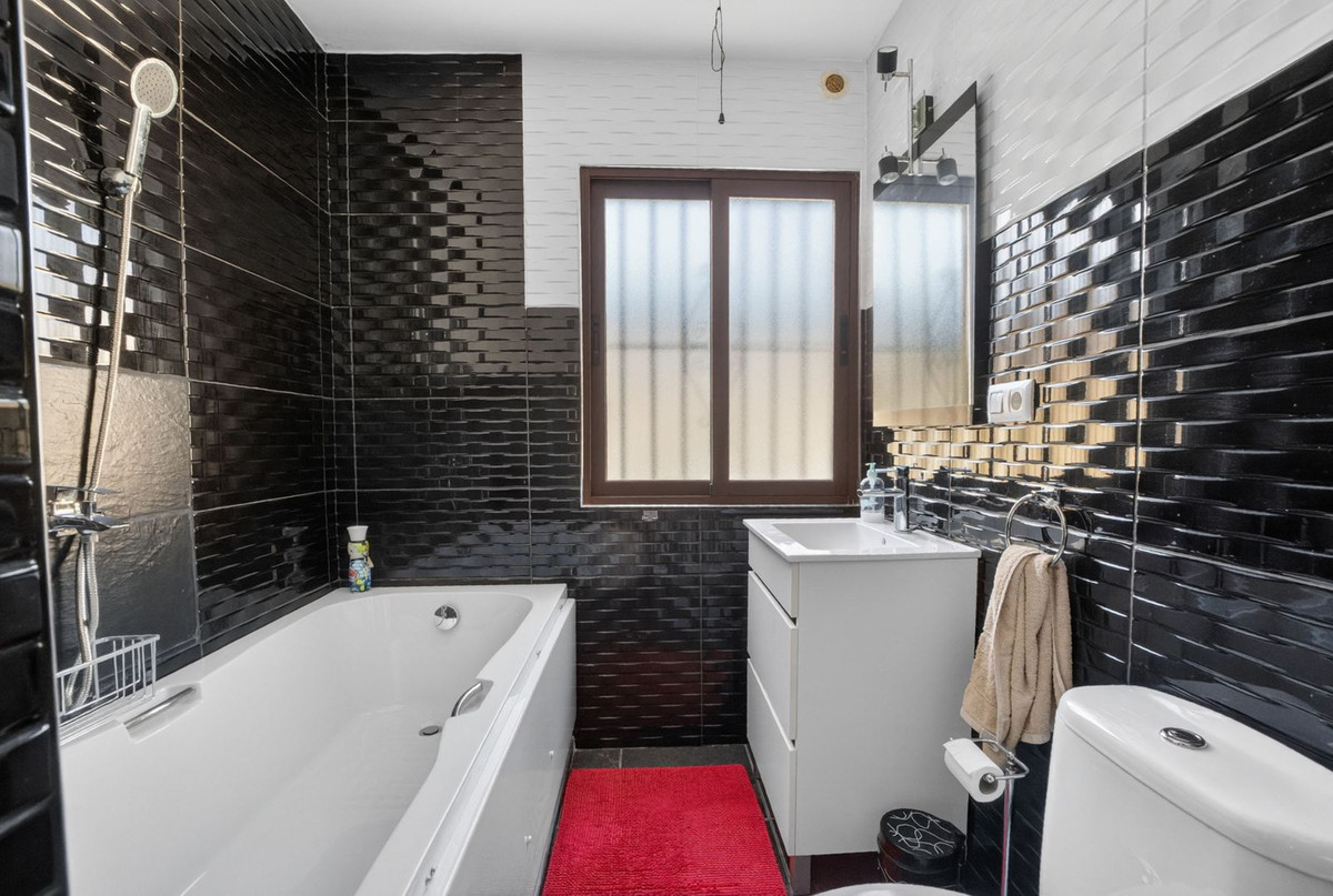 For sale - 3 Bedroom 3 Bathroom House - Semi-Detached House in Torrevieja - Torrevieja Centro  - Alicante