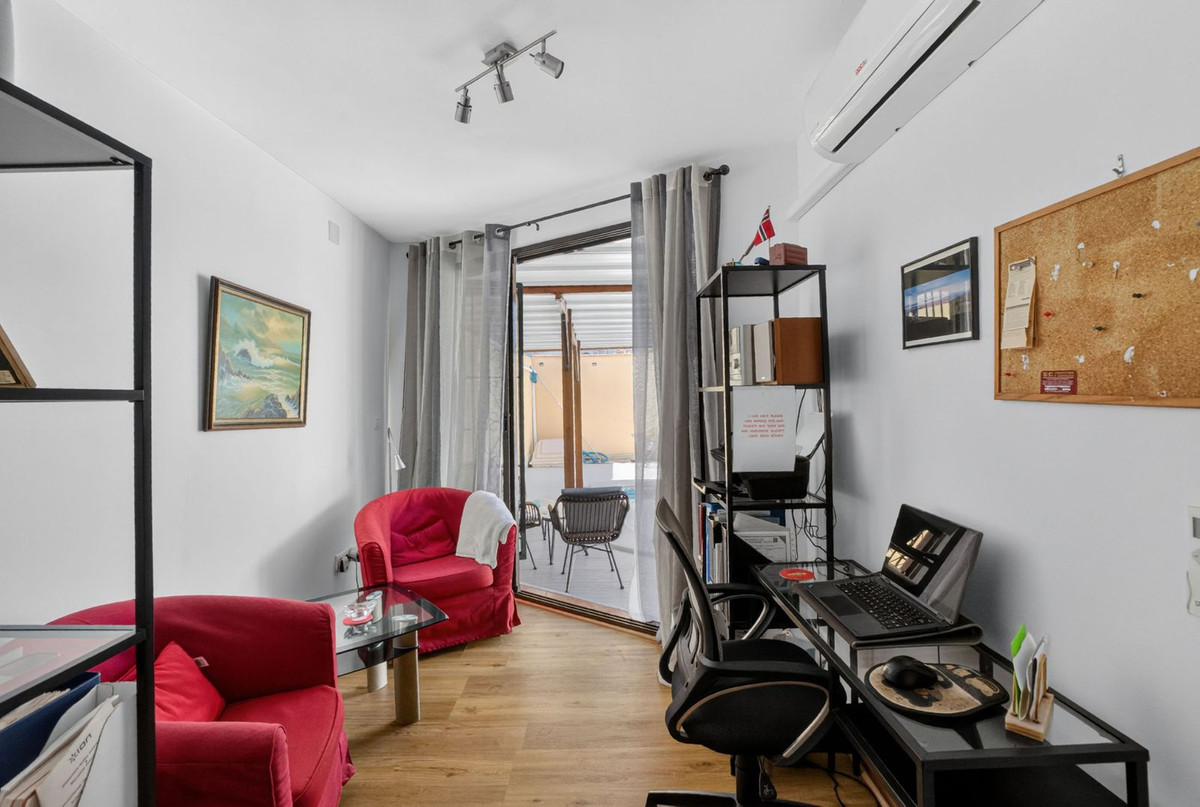 For sale - 3 Bedroom 3 Bathroom House - Semi-Detached House in Torrevieja - Torrevieja Centro  - Alicante