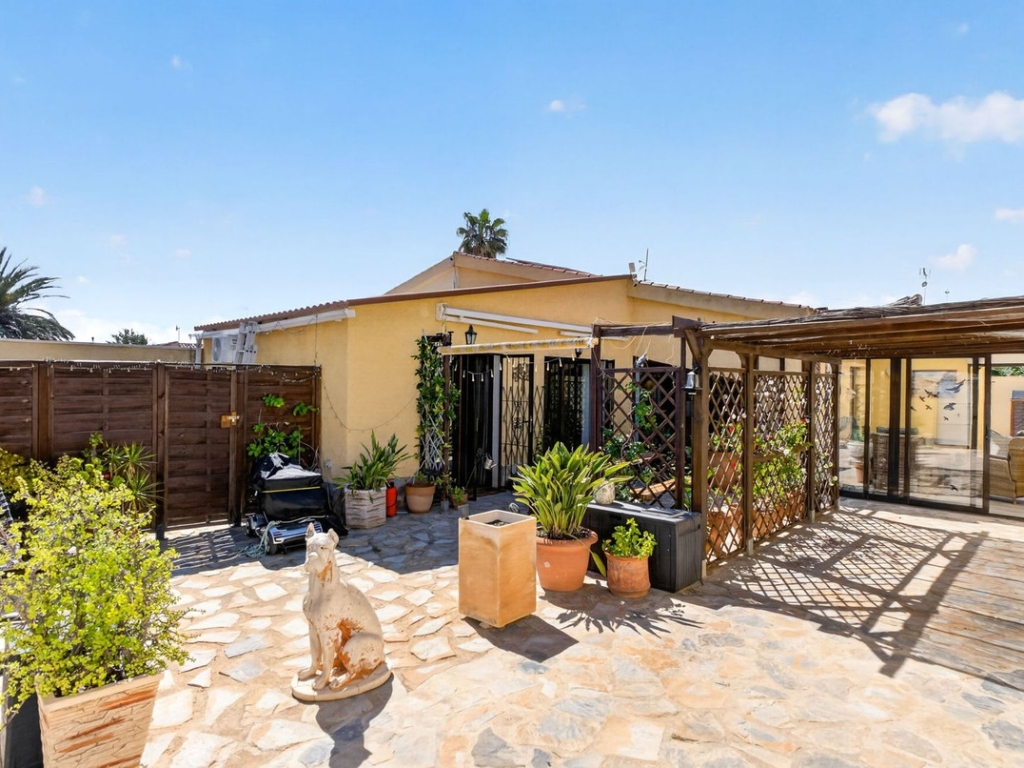 3 Bedroom 3 Bathroom House - Semi-Detached House in Torrevieja