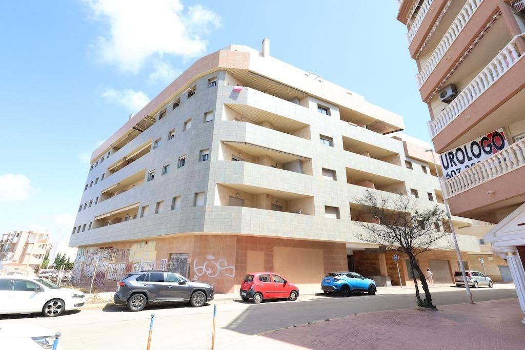 For sale - 3 Bedroom 2 Bathroom Apartment - Ground Floor Apartment in Torrevieja - Torrevieja Centro  - Alicante