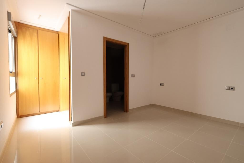 For sale - 3 Bedroom 2 Bathroom Apartment - Ground Floor Apartment in Torrevieja - Torrevieja Centro  - Alicante