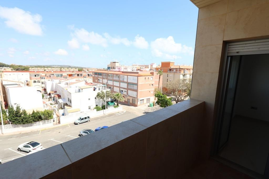 For sale - 3 Bedroom 2 Bathroom Apartment - Ground Floor Apartment in Torrevieja - Torrevieja Centro  - Alicante