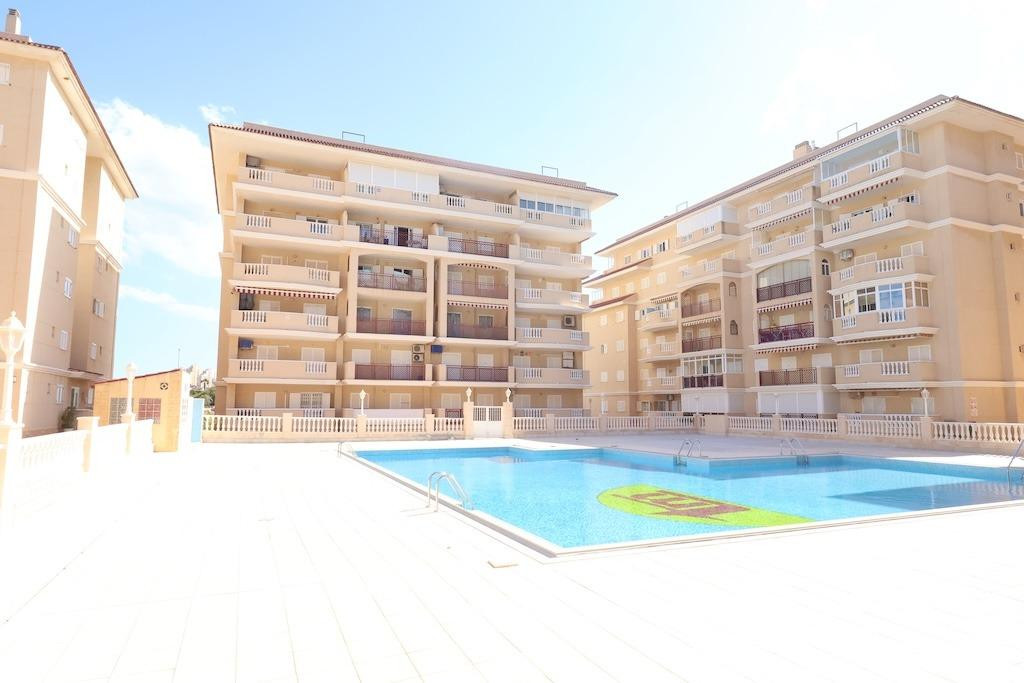 For sale - 2 Bedroom 1 Bathroom Apartment - Middle Floor Apartment in Torrevieja - La Mata  - Alicante