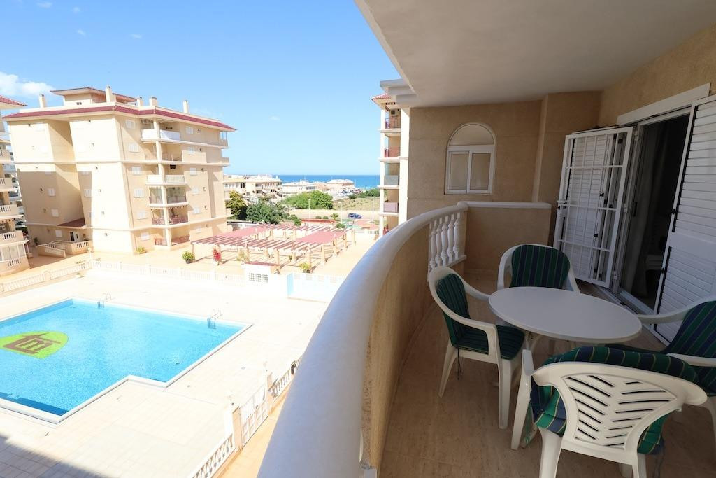 For sale - 2 Bedroom 1 Bathroom Apartment - Middle Floor Apartment in Torrevieja - La Mata  - Alicante