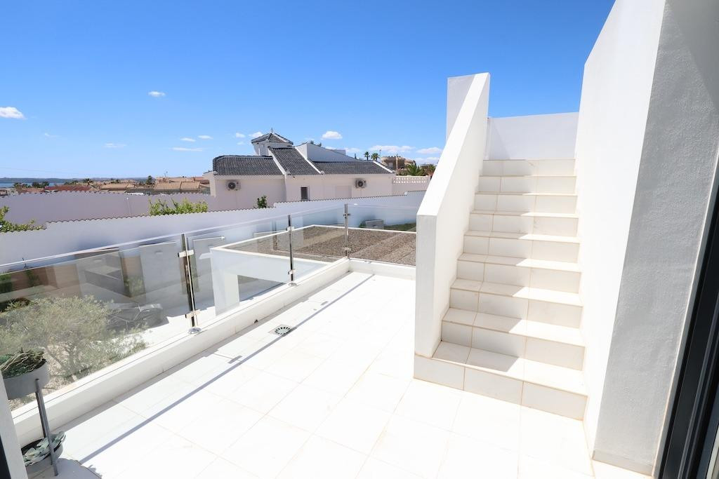 For sale - 3 Bedroom 3 Bathroom House - Detached Villa in Los Montesinos - La Marquesa  - Alicante