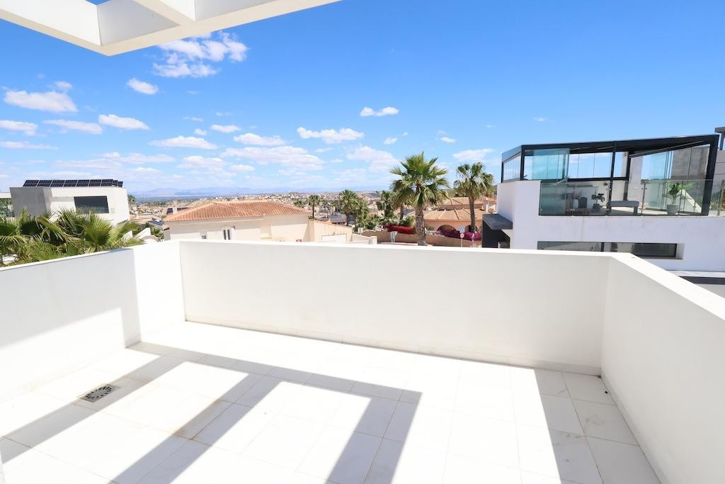 For sale - 3 Bedroom 3 Bathroom House - Detached Villa in Los Montesinos - La Marquesa  - Alicante