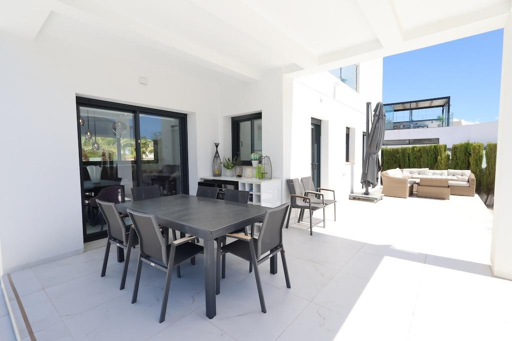 For sale - 3 Bedroom 3 Bathroom House - Detached Villa in Los Montesinos - La Marquesa  - Alicante