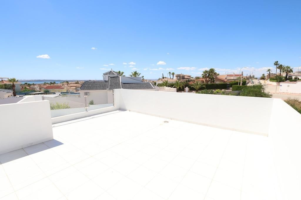 For sale - 3 Bedroom 3 Bathroom House - Detached Villa in Los Montesinos - La Marquesa  - Alicante