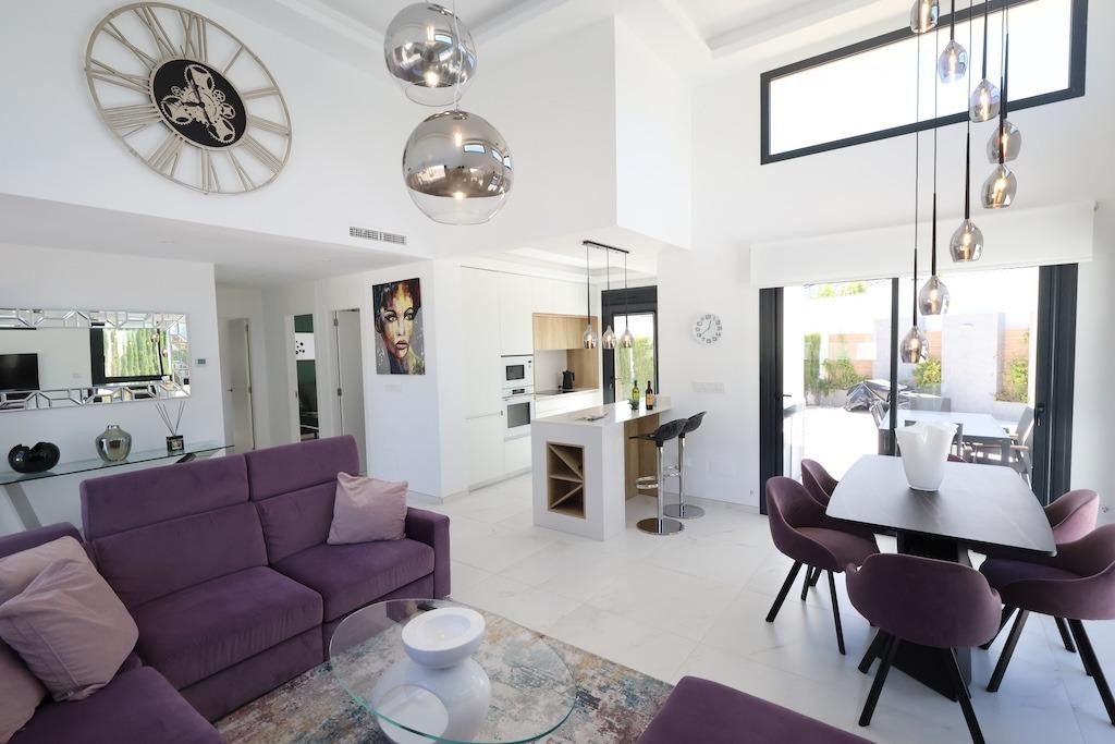 For sale - 3 Bedroom 3 Bathroom House - Detached Villa in Los Montesinos - La Marquesa  - Alicante