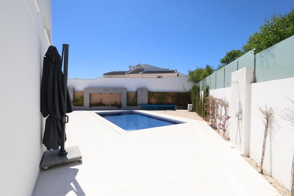For sale - 3 Bedroom 3 Bathroom House - Detached Villa in Los Montesinos - La Marquesa  - Alicante
