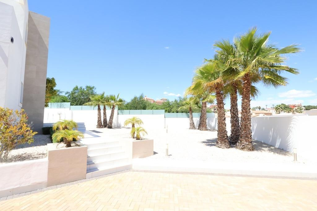 For sale - 3 Bedroom 3 Bathroom House - Detached Villa in Los Montesinos - La Marquesa  - Alicante