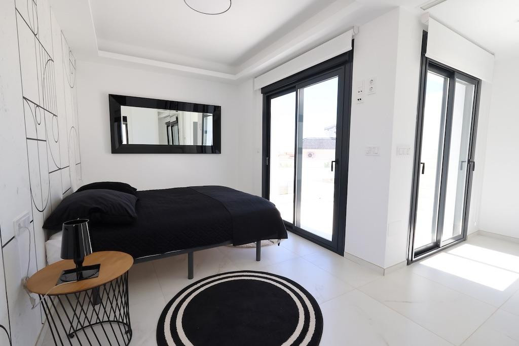 For sale - 3 Bedroom 3 Bathroom House - Detached Villa in Los Montesinos - La Marquesa  - Alicante
