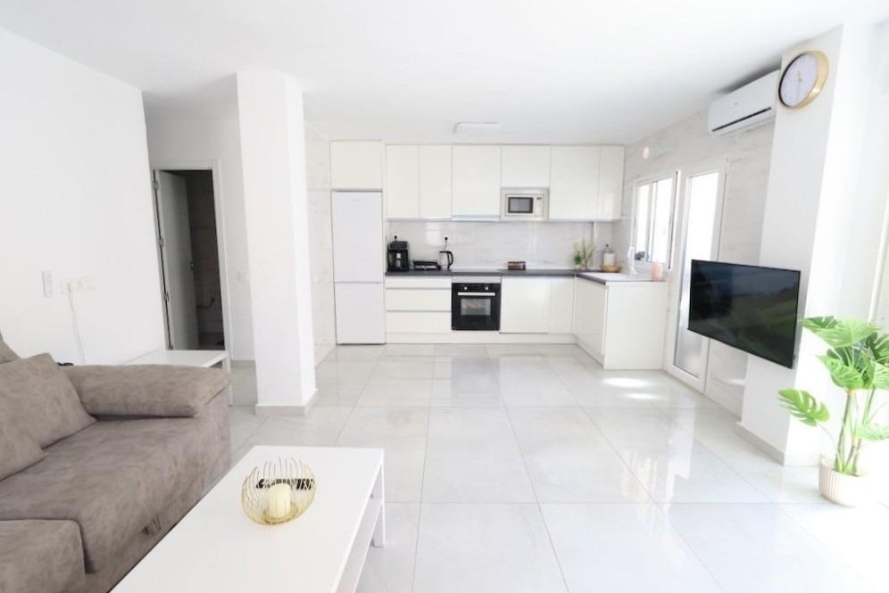 3 Bedroom 2 Bathroom Apartment - Middle Floor Apartment in Torrevieja