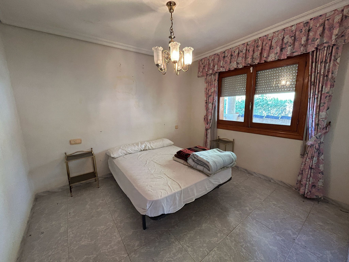 For sale - 6 Bedroom 3 Bathroom House - Detached Villa in Orihuela - Los Balcones  - Alicante