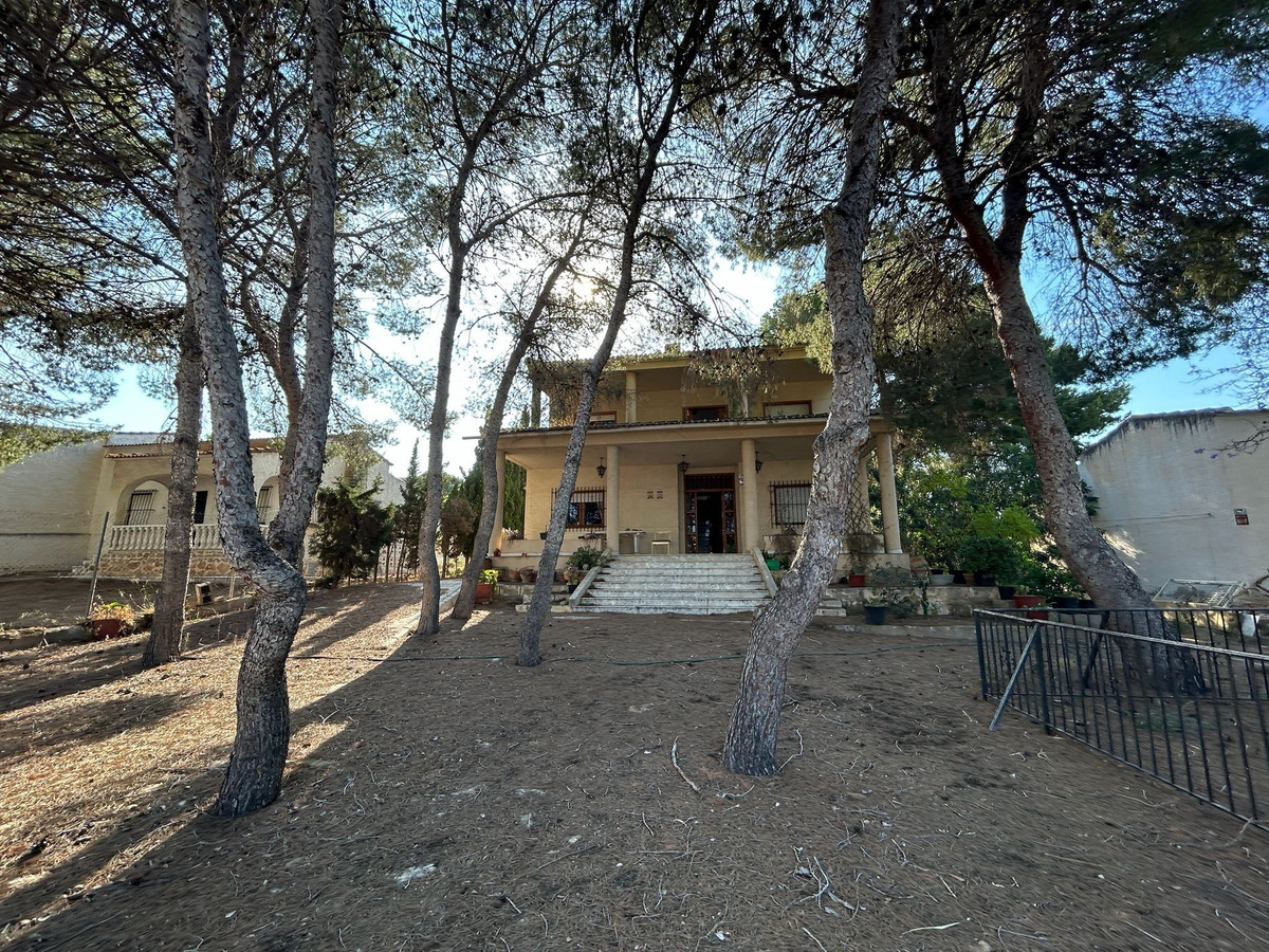 For sale - 6 Bedroom 3 Bathroom House - Detached Villa in Orihuela - Los Balcones  - Alicante