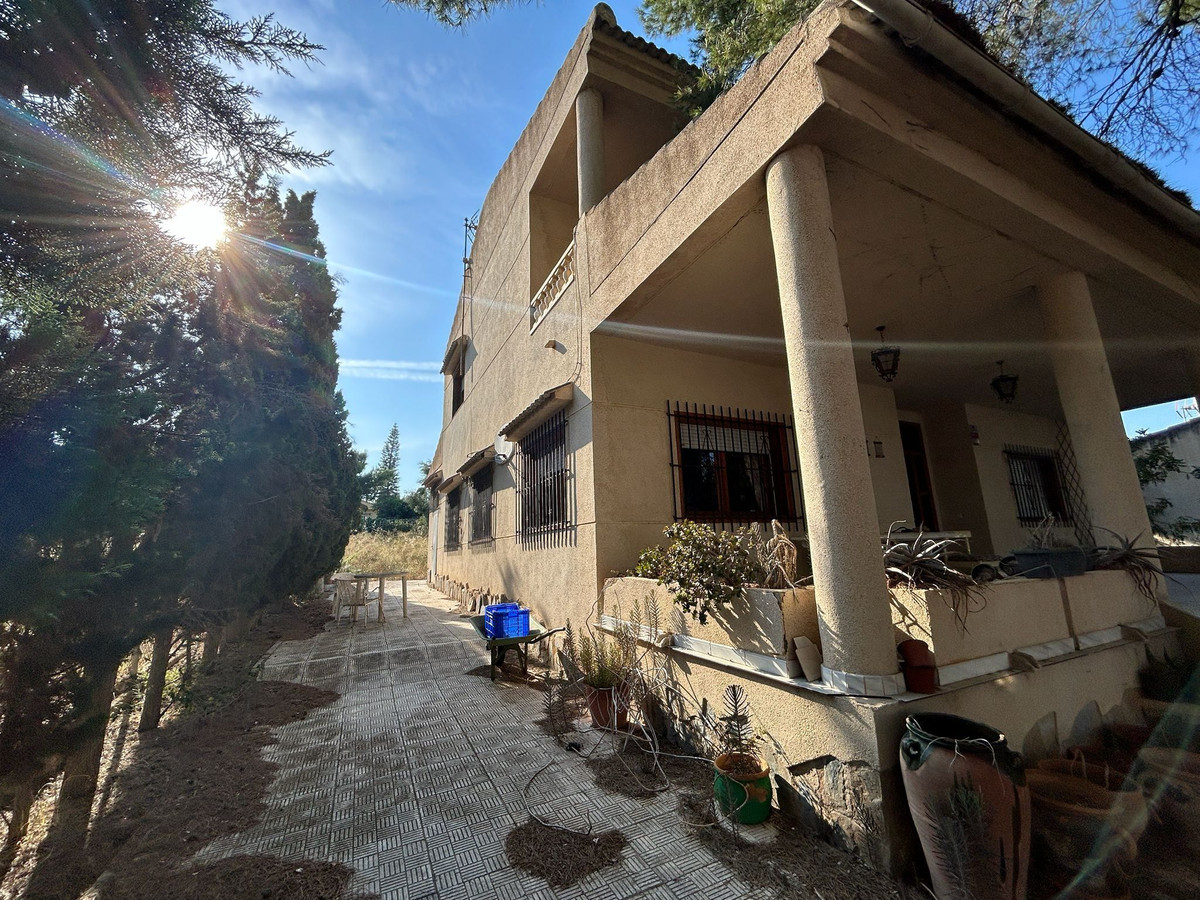 For sale - 6 Bedroom 3 Bathroom House - Detached Villa in Orihuela - Los Balcones  - Alicante