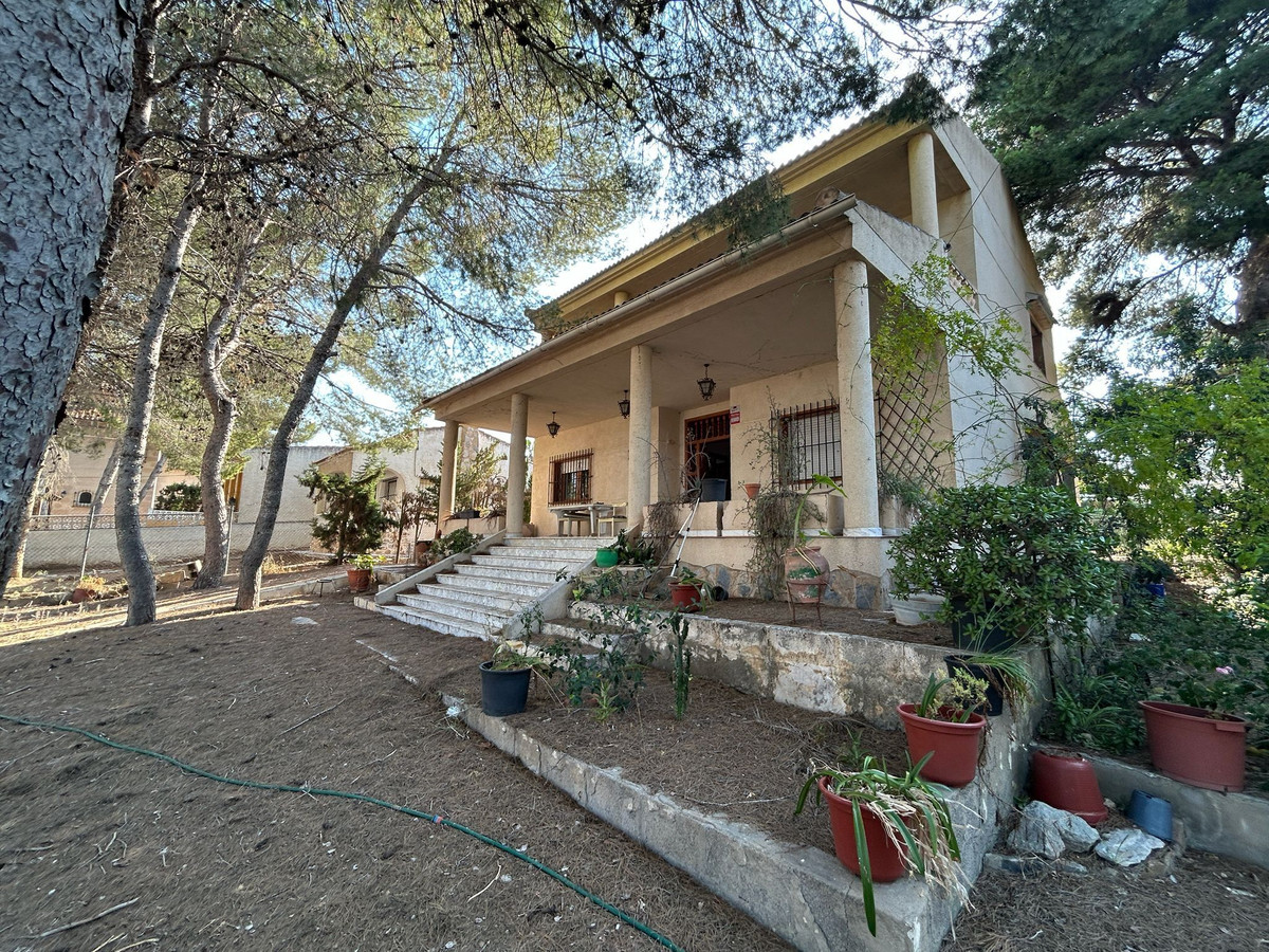 For sale - 6 Bedroom 3 Bathroom House - Detached Villa in Orihuela - Los Balcones  - Alicante