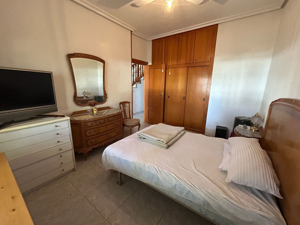 For sale - 6 Bedroom 3 Bathroom House - Detached Villa in Orihuela - Los Balcones  - Alicante