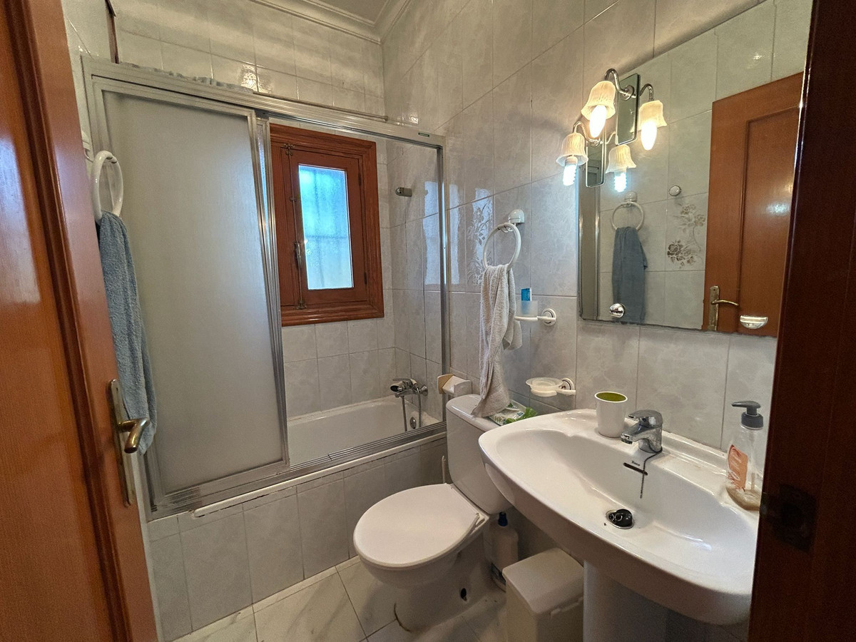 For sale - 6 Bedroom 3 Bathroom House - Detached Villa in Orihuela - Los Balcones  - Alicante