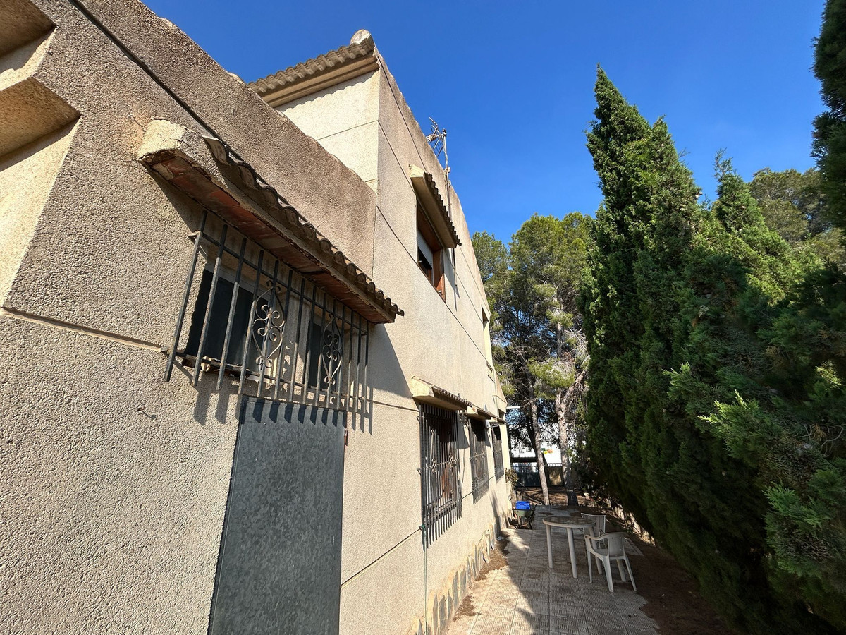 For sale - 6 Bedroom 3 Bathroom House - Detached Villa in Orihuela - Los Balcones  - Alicante