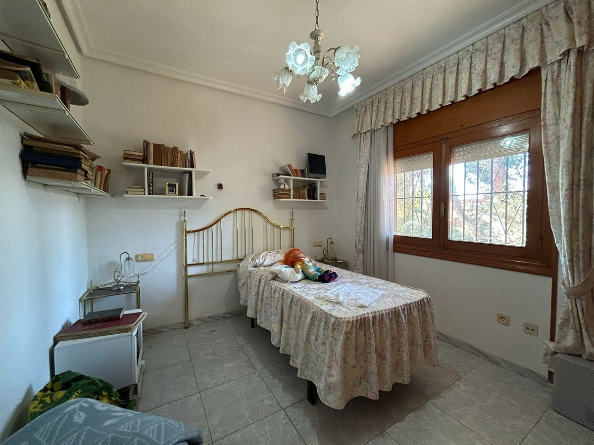 For sale - 6 Bedroom 3 Bathroom House - Detached Villa in Orihuela - Los Balcones  - Alicante